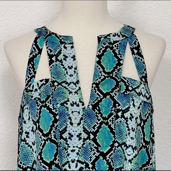 NWT-BCBGMaxAzria aqua snakeskin print Alva top with cutout detailing - Picture 4 of 8